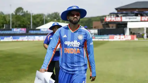 Shreyas Iyer during his T20I captaincy debut — part of the complete list of Indian skippers who lost their very first match in charge