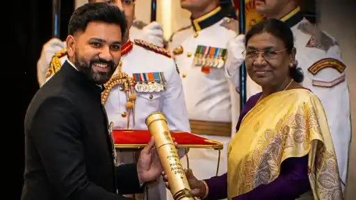 Rohit Sharma receiving Padma Shri award for President Droupadi Murmu
