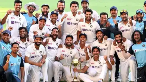 Team India with BGT Trophy