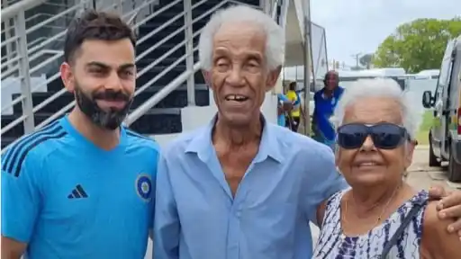 Virat Kohli poses with Sir Garfield Sobers and his wife during India's tour of the West Indies, ahead of his tribute after the legend's death