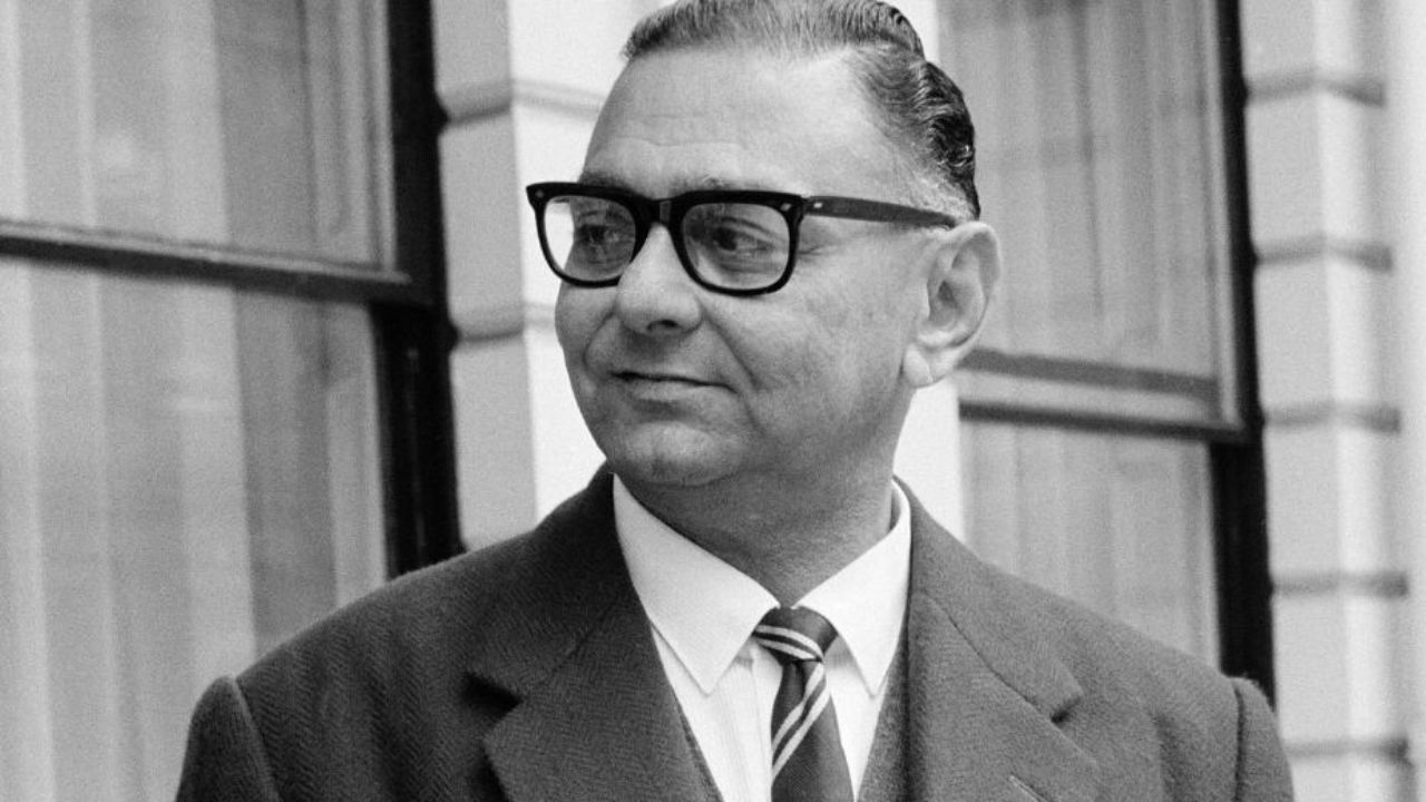 Keki Tarapore &ndash; 37 years, 329 days (India vs West Indies, 1948)