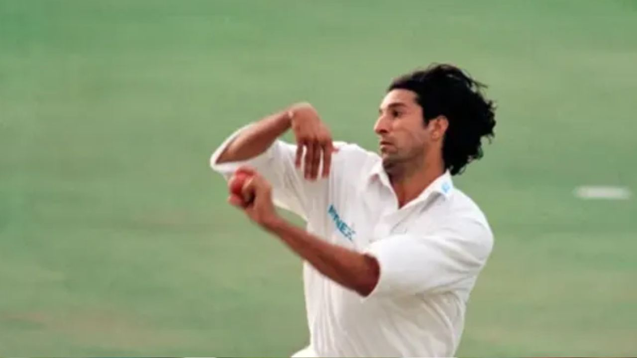 3. Wasim Akram ( Pakistan, 414 Wickets)
