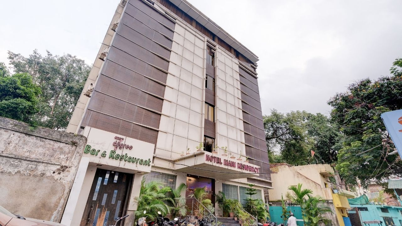 1. Hotel Mahi