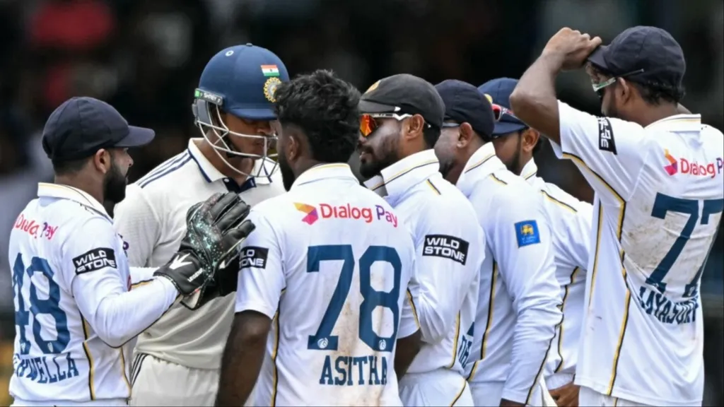 Yashasvi Jaiswal surrounded by Sri Lankan players including Asitha Fernando during the heated altercation in the SL vs IND 2nd Test