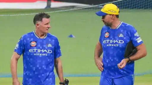 Michael Husey and Stephen Fleming coaching
