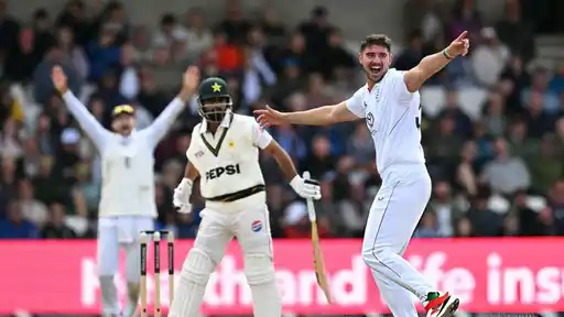 Pakistan players walk off dejected after England thrash them by an innings and 103 runs in 1st Test at Headingley
