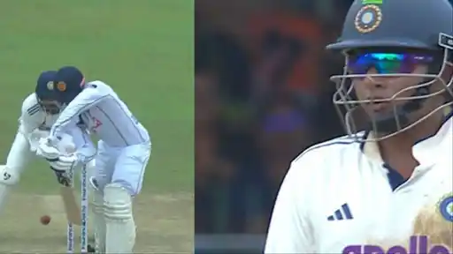 Dhananjaya de Silva batting as Sarfaraz Khan looks on during the SL vs India 2nd Test, moments before their viral sledging exchange
