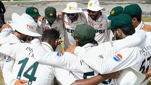 Pakistan players huddle together at Edgbaston after naming their Playing XI for the third Test vs England