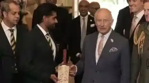 Babar Azam presents King Charles with a Pakistan team-signed cricket bat at Clarence House during Pakistan's England tour