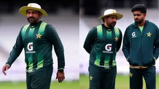 Sarfaraz Ahmed with Babar Azam on the field before being removed as Pakistan's Test coach